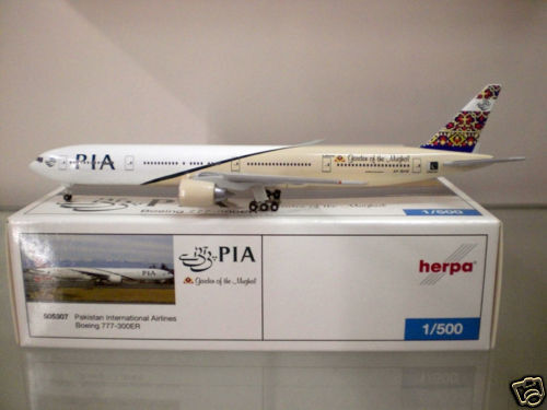 Herpa 1500 PIA Pakistan Intl B777 300ER  