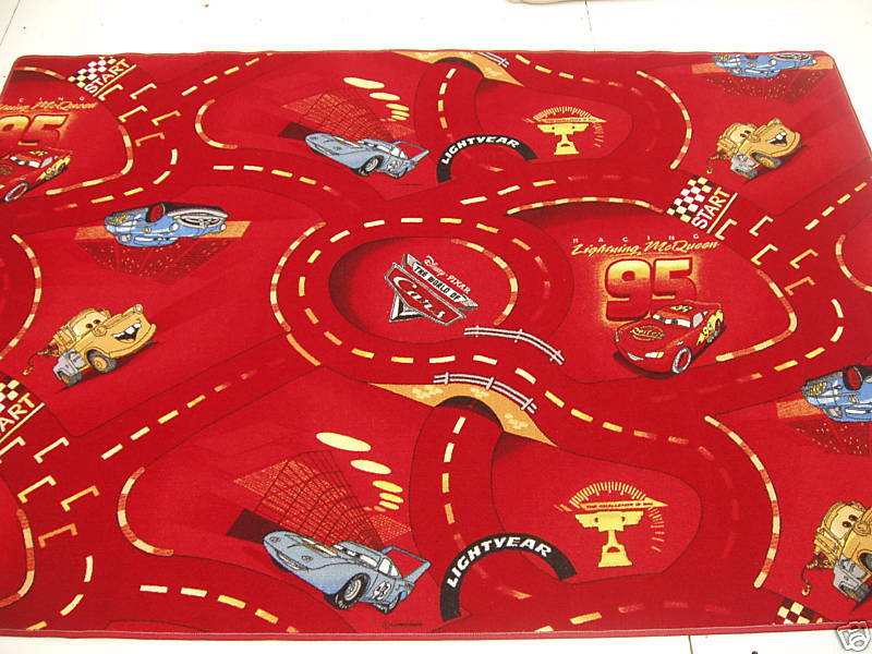   MAGNIFIQUE TAPIS CARS DISNEY   140 X 200 A 40 €