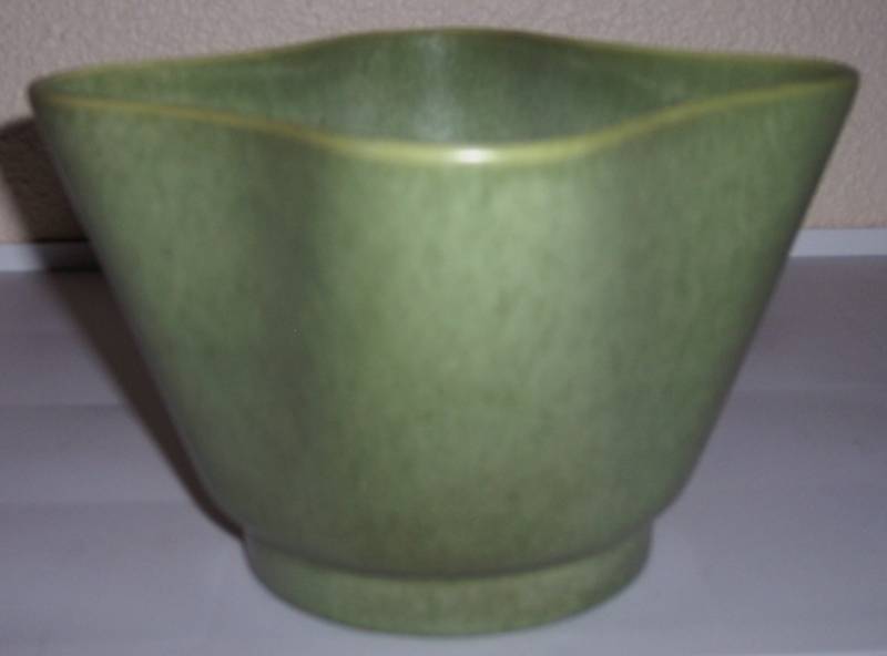 CATALINA POTTERY RESEDA ART WARE #C 451 GREEN VASE  